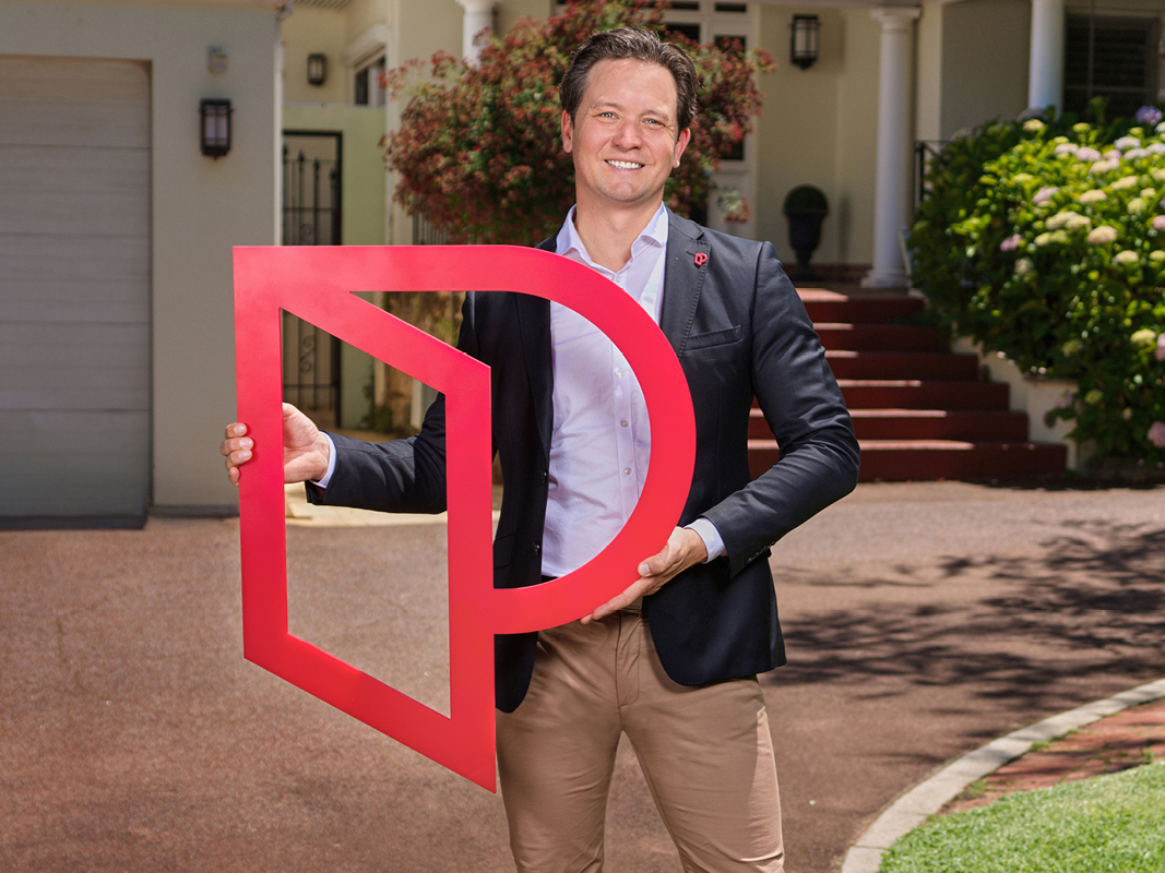 Agent with Professionals logo
